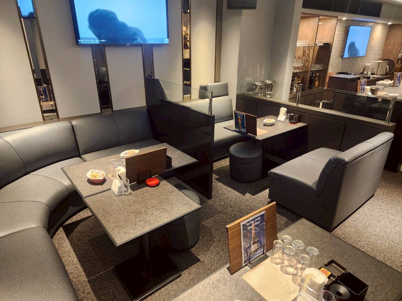 Maison Deux ラウンジ店内